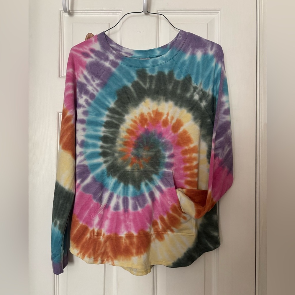 No Boundaries Juniors Size Medium Tie-Dye Long Sleeve Shirt with pocket